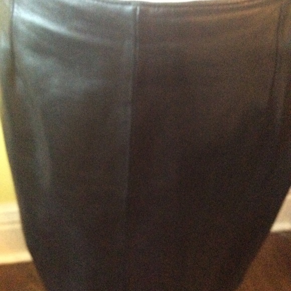 September move out sale!! Gorgeous Black Leather Pencil Skirt size 8 - Picture 2 of 16